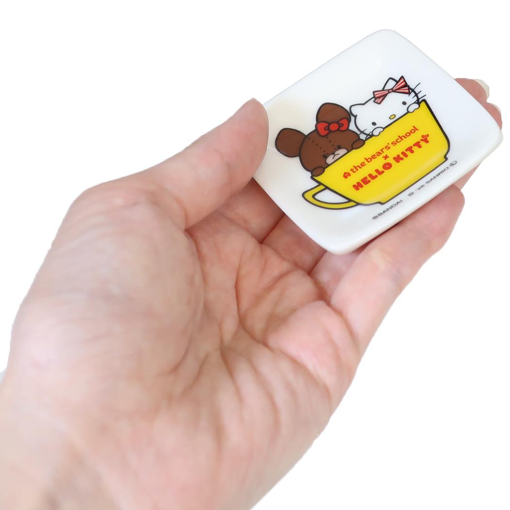 くまのがっこうxハローキティ ミニプレート 磁器製 プチ角小皿 サンリオ 金正陶器