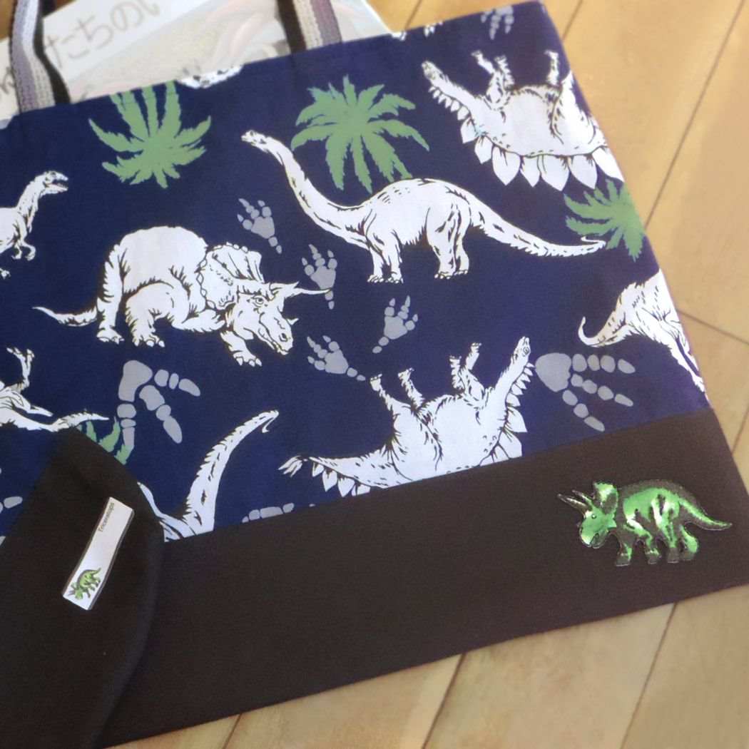 ワッペン 刺繍風プリントワッペン ステゴサウルス 新入学 清原 手芸用品 アイロン接着 入園 幼稚園 小学生 キッズ 子ども グッズ メール便可 シネマコレクション