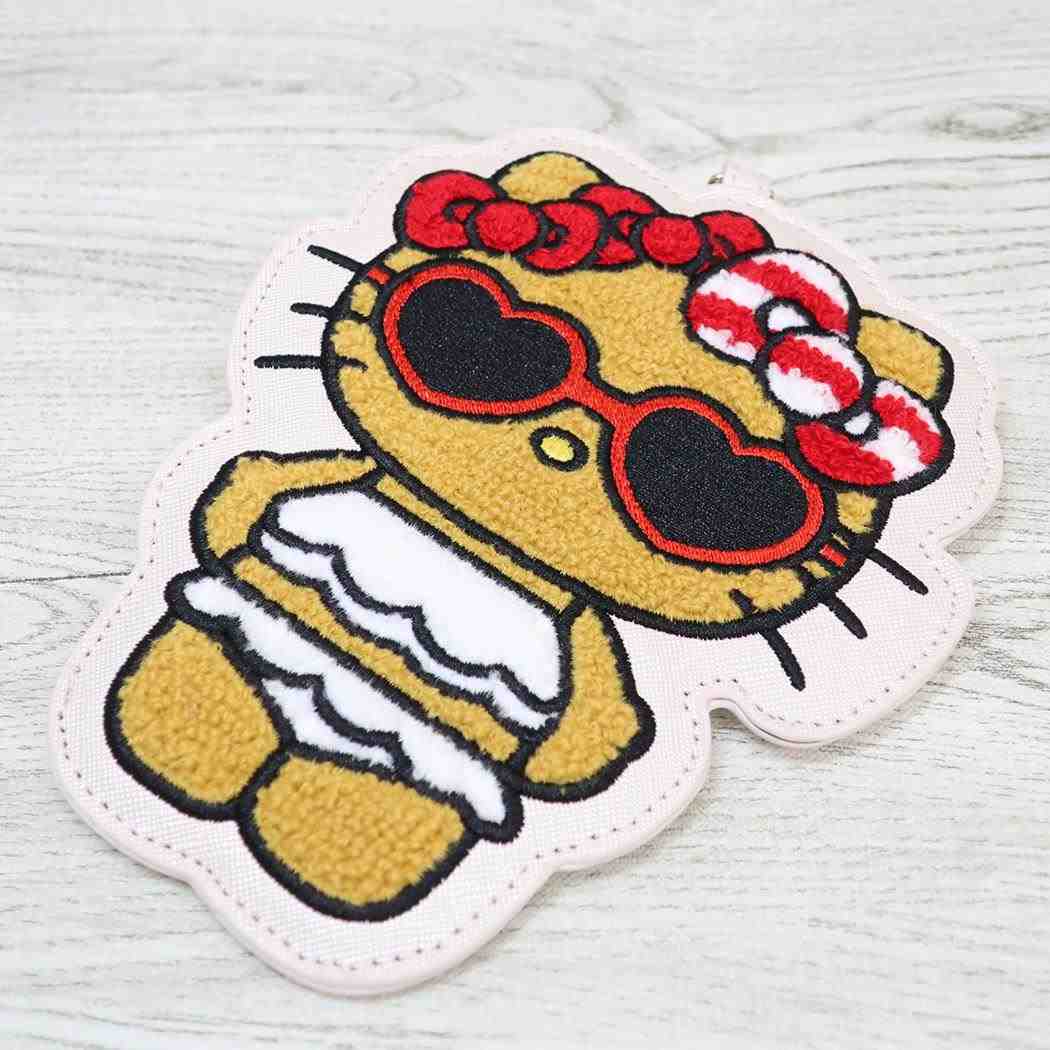 ダイカットサガラパスケース 定期入れ ハローキティ 日焼けスタイル パールホワイト サンリオ サンアート ICカードケース メール便可