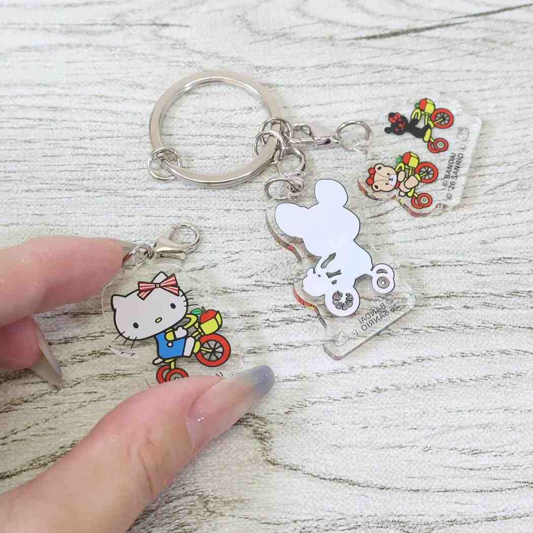 くまのがっこうxハローキティ ミニポーチ 3連アクリルキーホルダー じてんしゃ サンリオ バンダイ