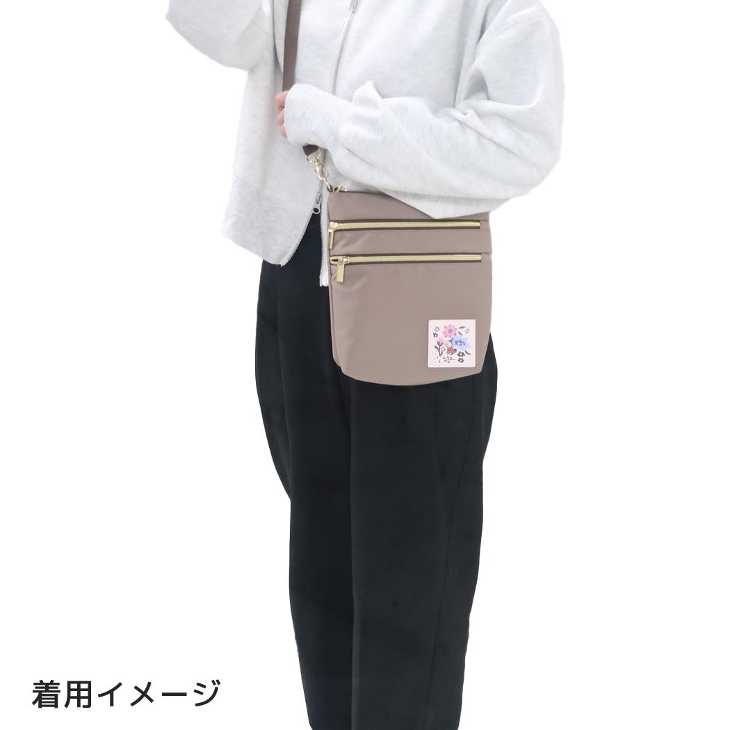 ムーミン ショルダーバッグ トリプルファスナーショルダーバッグ PIENI ONNI 北欧 カミオジャパン 斜め掛けかばん キャラクター グッズ シネマコレクション
