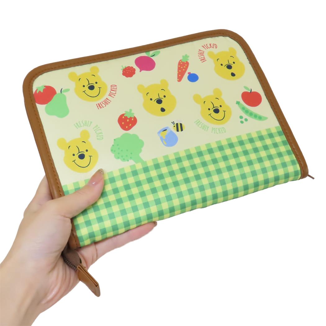 くまのプーさん 母子手帳ケース ファスナージャバラマルチケース 野菜柄 ディズニー クーザ 通帳 おくすり手帳 ポーチ キャラクター グッズ メール便可 シネマコレクション