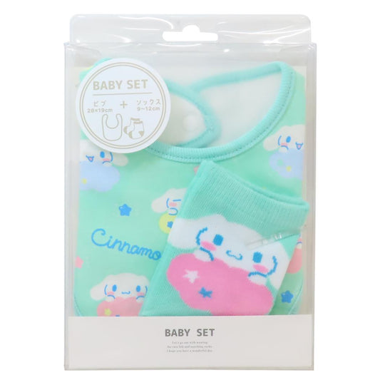シナモロール ベビー用品 ベビーセット ビブ＆ソックス くも サンリオ スモールプラネット スタイ＆赤ちゃん用靴下 出産祝い キャラクター グッズ メール便可 シネマコレクション