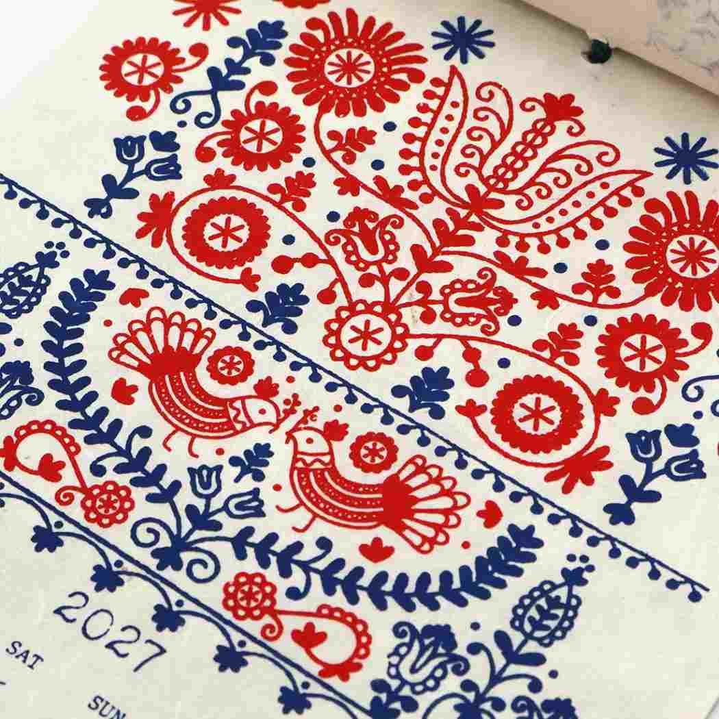 2027Calendar カレンダーS 東欧刺繍 壁掛けカレンダー2027年 令和9年暦 トモコーポレーション