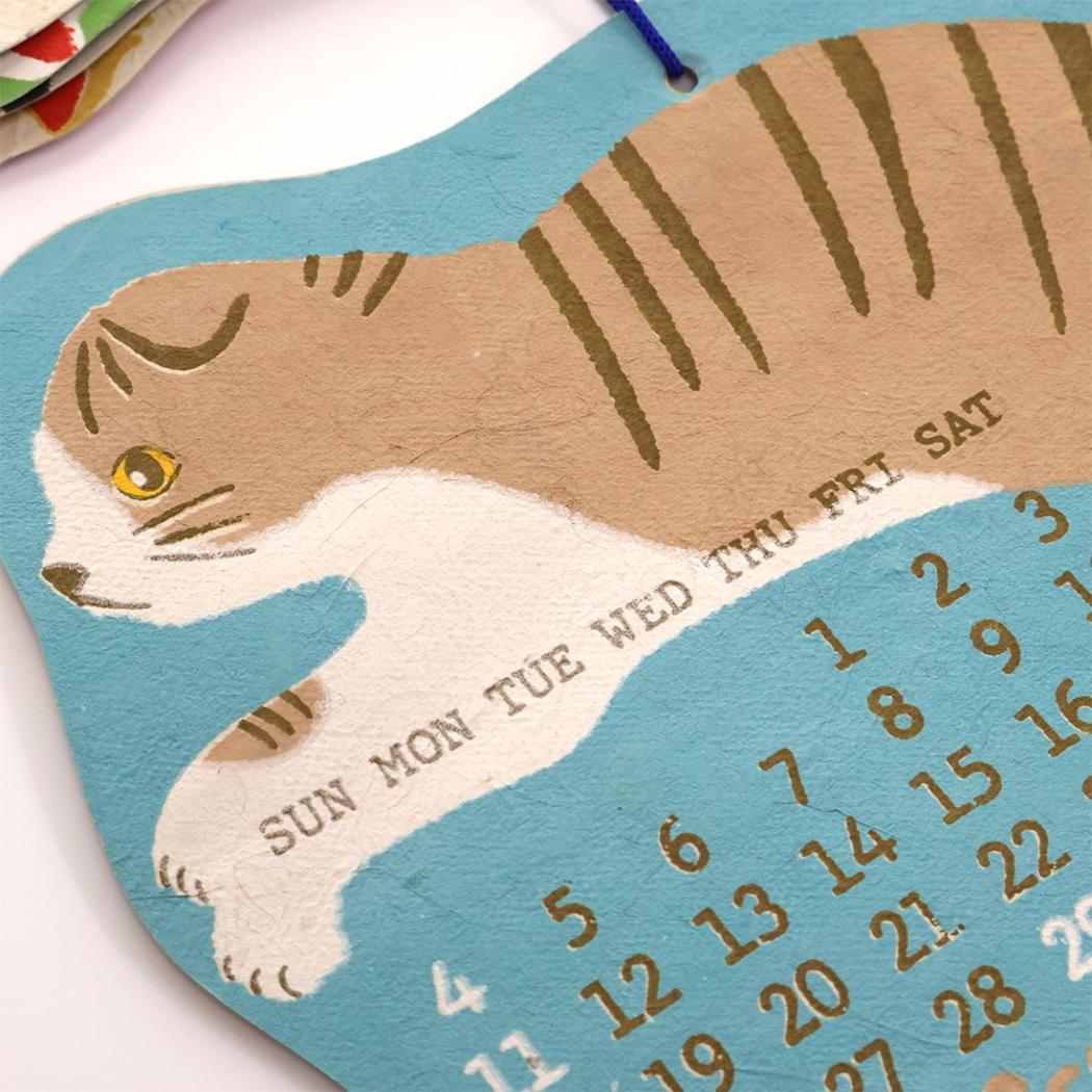 2027Calendar シェイプカレンダー フライングキャット 壁掛けカレンダー2027年 令和9年暦 トモコーポレーション