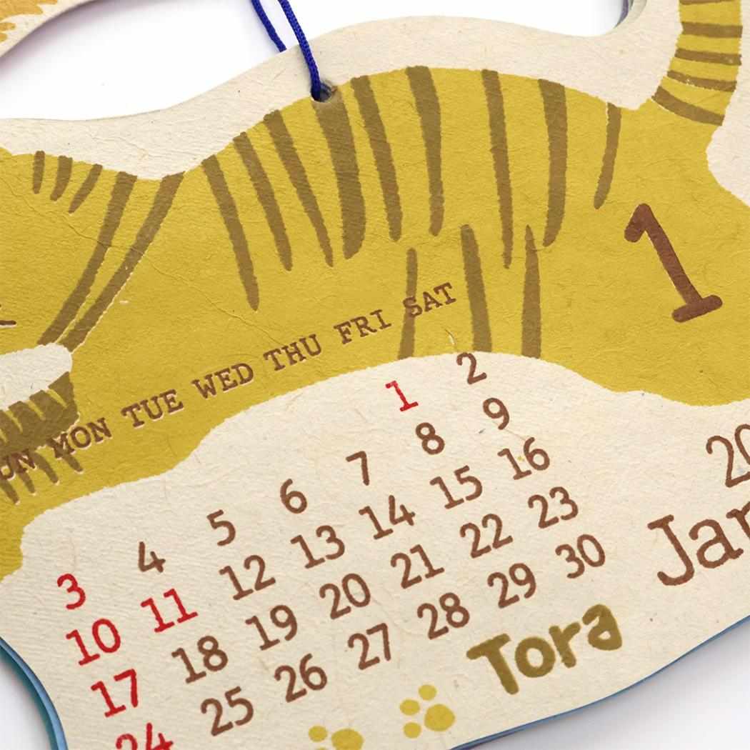 2027Calendar シェイプカレンダー フライングキャット 壁掛けカレンダー2027年 令和9年暦 トモコーポレーション