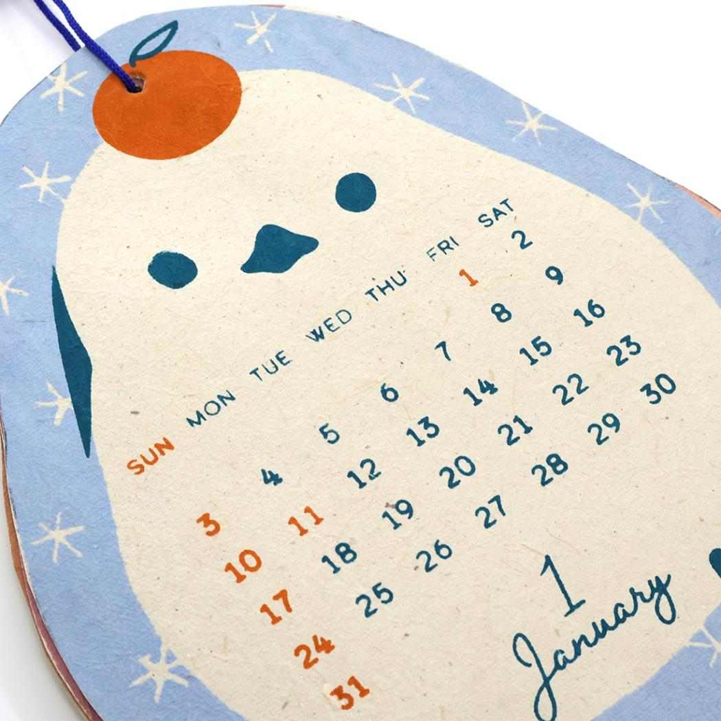 2027Calendar シェイプカレンダー シマエナガ 壁掛けカレンダー2027年 令和9年暦 トモコーポレーション